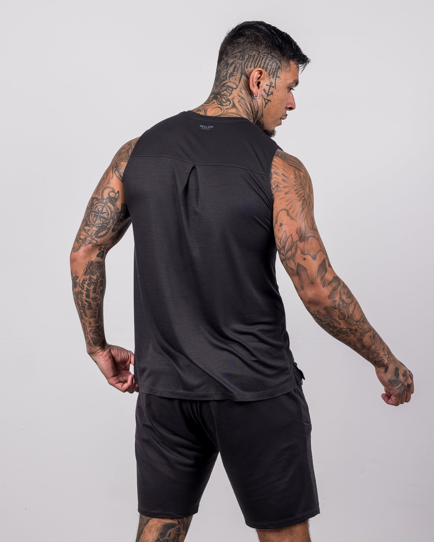 Essential Vest Black
