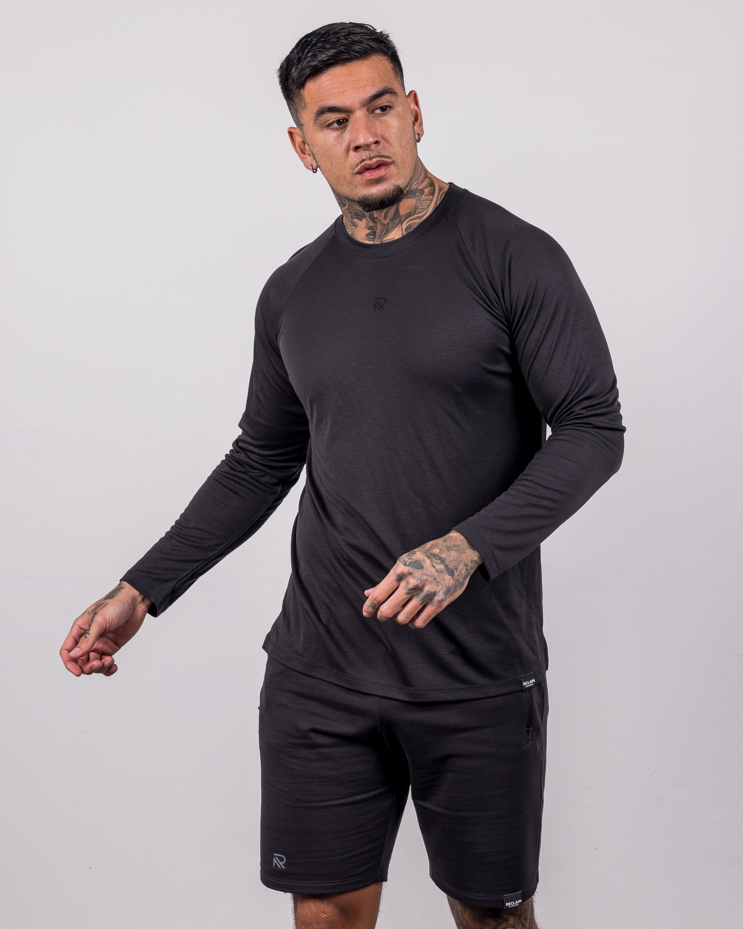 Essential Long Sleeve T-shirt Black