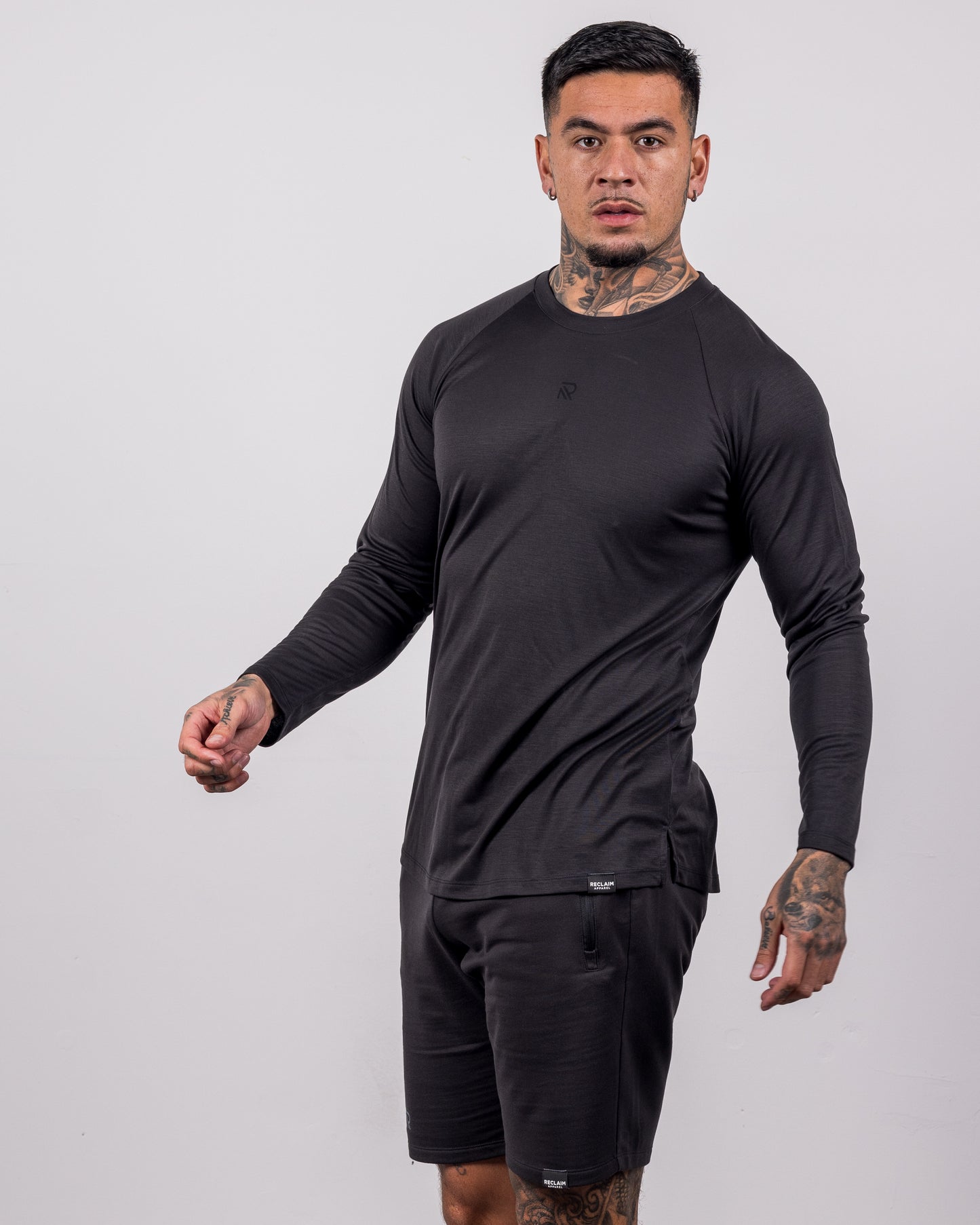 Essential Long Sleeve T-shirt Black