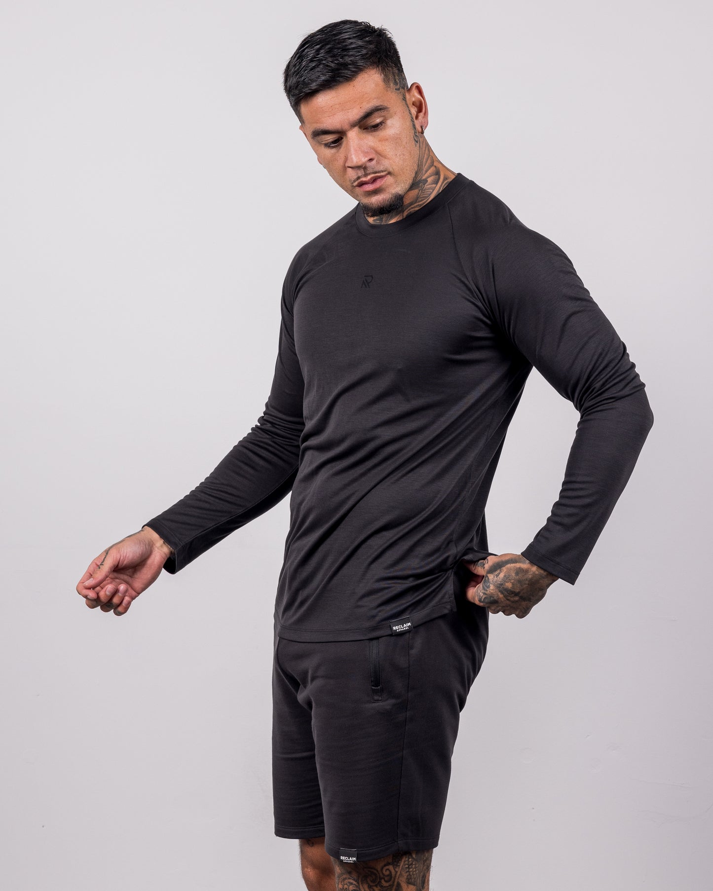 Essential Long Sleeve T-shirt Black
