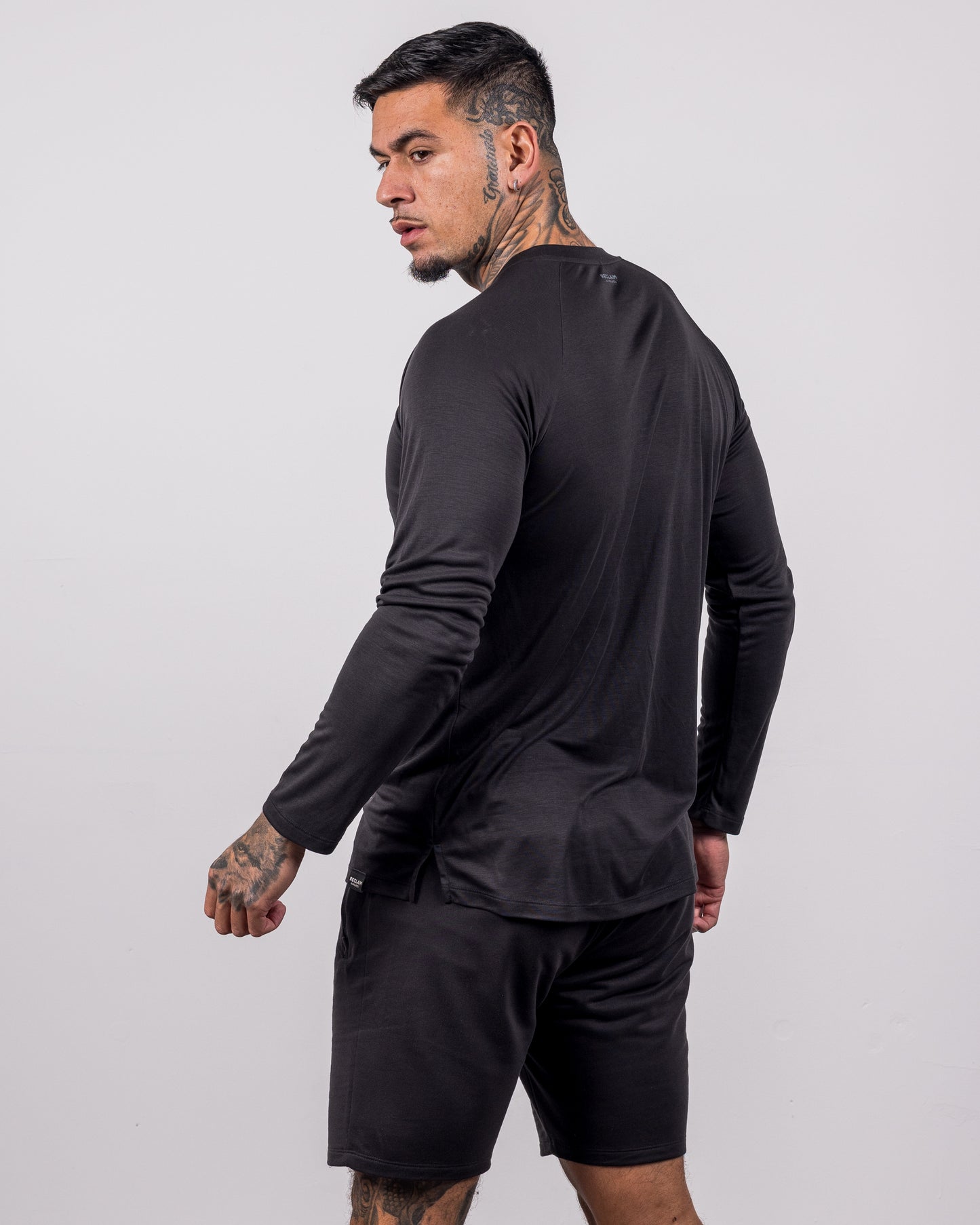 Essential Long Sleeve T-shirt Black
