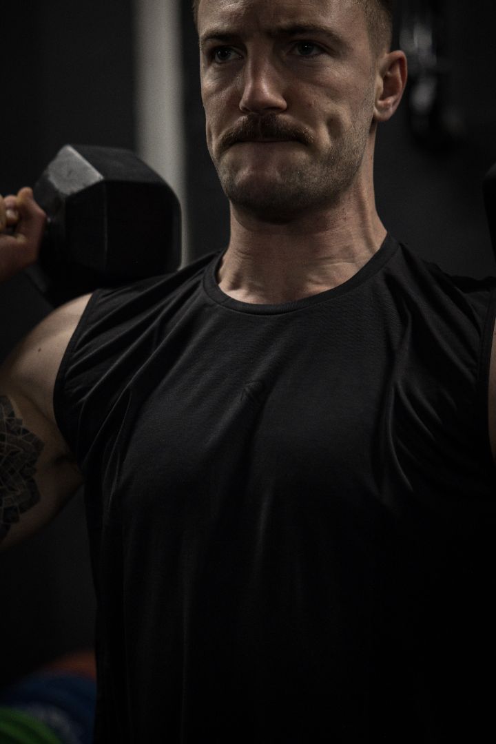 Essential Vest Black